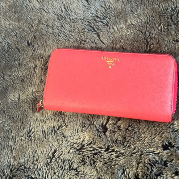 Prada Lacca Saffiano Leather Zip Around Walket - Picture 2 of 15